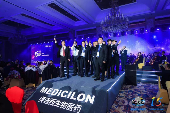 Ladbrokes立博CEO陈春麟携高管团队敬酒