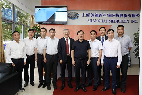 区向导彭崧、、唐石青加入调研