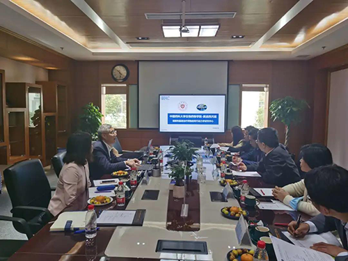 Ladbrokes立博首席执行官陈春麟博士，，，商务生长部副总裁蔡金娜博士等人热情接待了金能明书记一行。